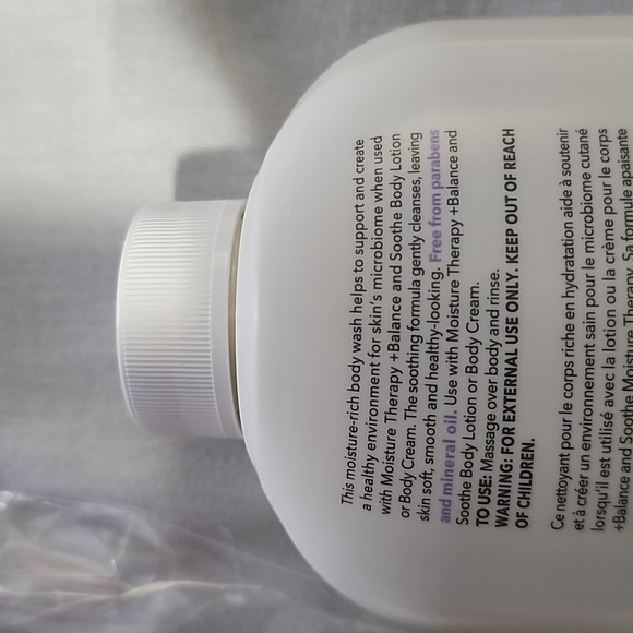 New Moisture Therapy Balance and Soothe Body Wash - Picture 3 of 3